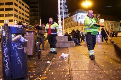 Zagreb: Smeće na gradskim ulicama nakon proslave Nove godine 