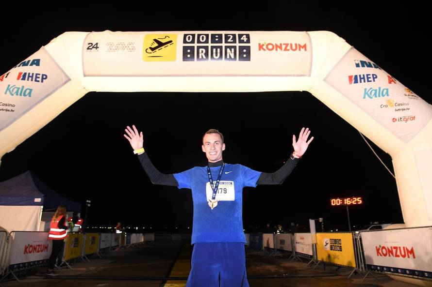 U ZraÄnoj luci Franjo TuÄman odrÅ¾ana humanitarna noÄna utrka 00:24