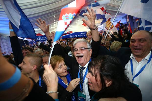 08.11.2015. Zagreb: Slavlje u stožeru Domoljubne koalicije nakon prvih izbornih rezultata