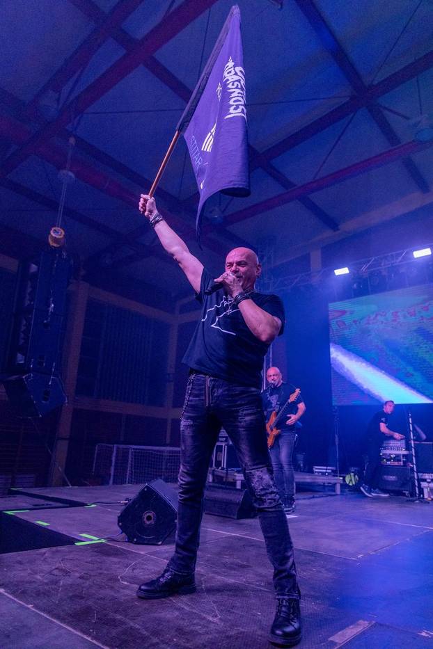 Županja: 13. božićni koncert Opće Opasnosti i prijatelja