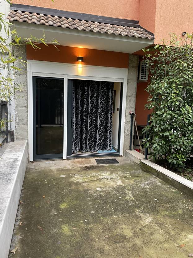 FOTO Ovo je najjeftiniji stan na oglasima u Splitu! 'Nalazi se blizu Marjana, a ima i vrt...'