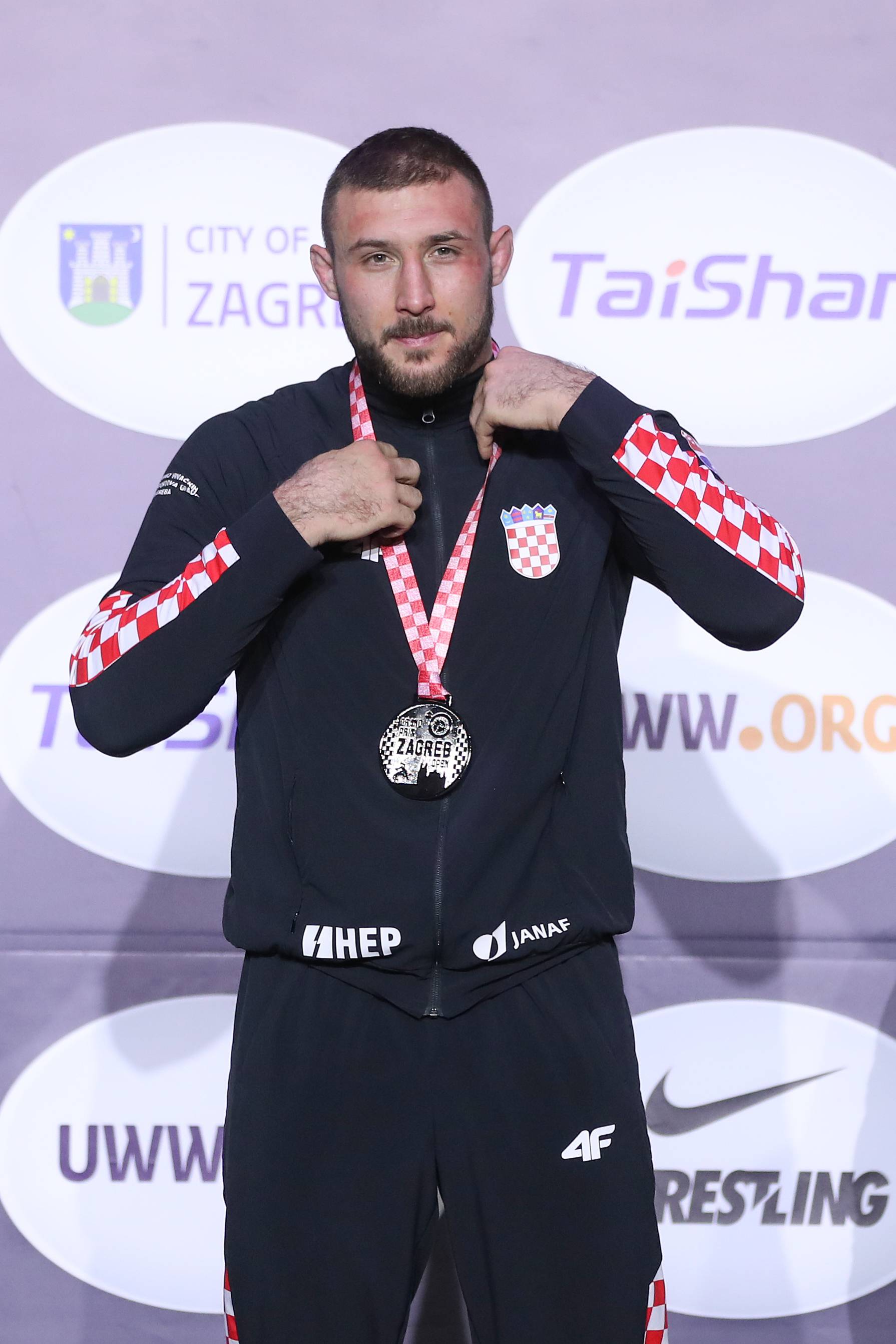 UWW Grand Prix Ranking Series Zagreb Open, dodjela medalja u kategoriji 82 kg, Filip Šačić osvojio srebo