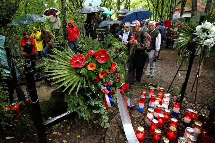 SoÅ¡ice: Komemoracija pokraj jame Jazovke za Å¾rtve koje su ubili partizani