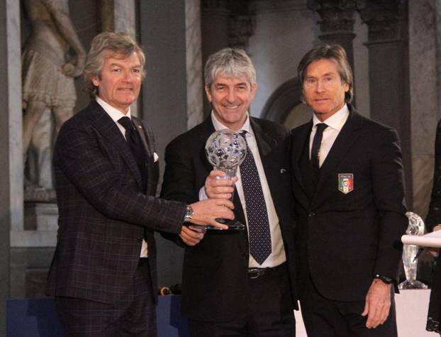 Florence, Diego Armando Maradona (and others) at the awards ceremony in the Italian Football Hall of Fame