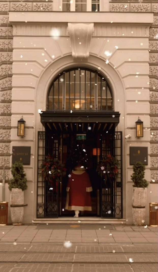 FOTO Šekoranjina blagdanska čarolija: Tihi dekor u izlozima i hotelima je pravi spektakl