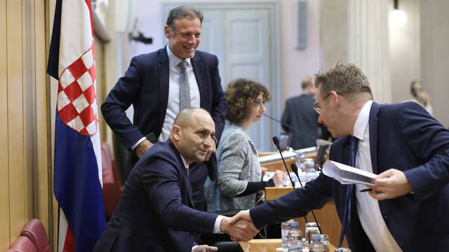 Zagreb: Zastupnici čestitaju Ivanu Anušiću, novom ministru obrane