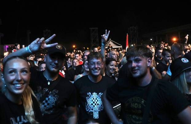 Dugopolje: Thompson održao koncert na prepunom stadionu Hrvatskih vitezova