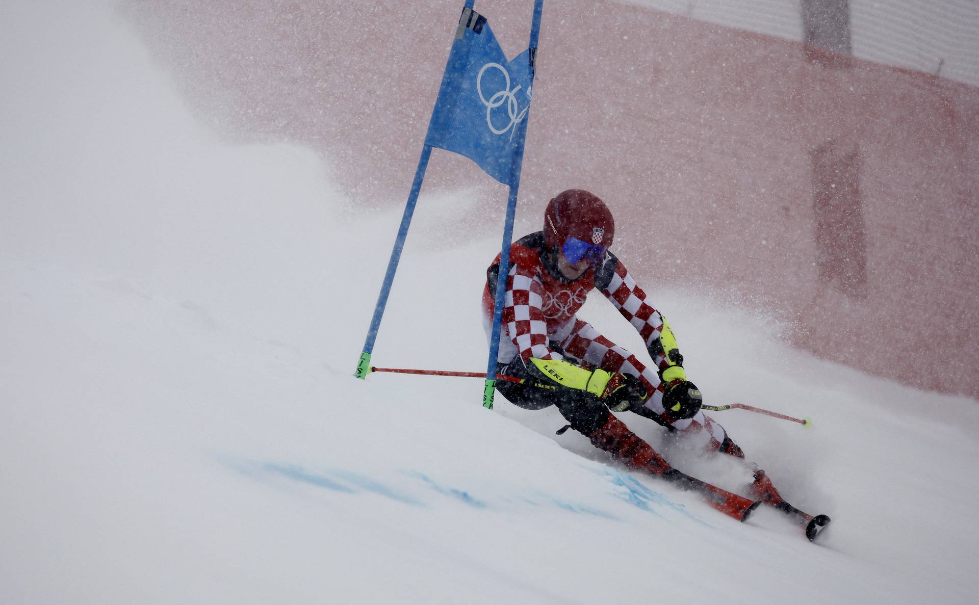 Alpine Skiing - Men's Giant Slalom Run 1