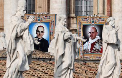 Papa Franjo kanonizirao papu Pavla VI. i mučenika Romera