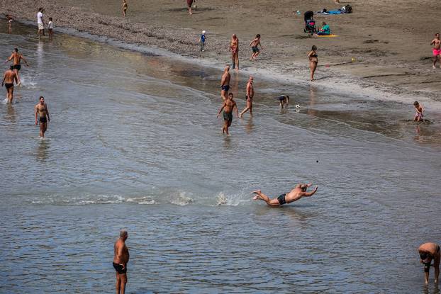 Split:  Proljetni ugođaj na Bačvicama
