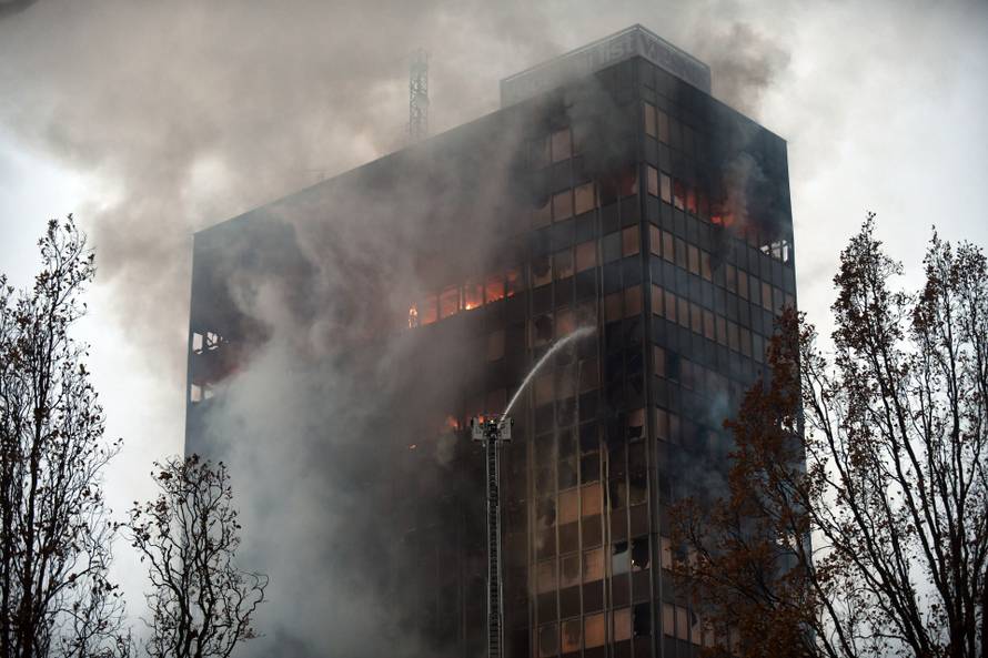 Zagreb: Nastavlja se gašenje Vjesnikovog nebodera, teška noć iza vatrogasaca