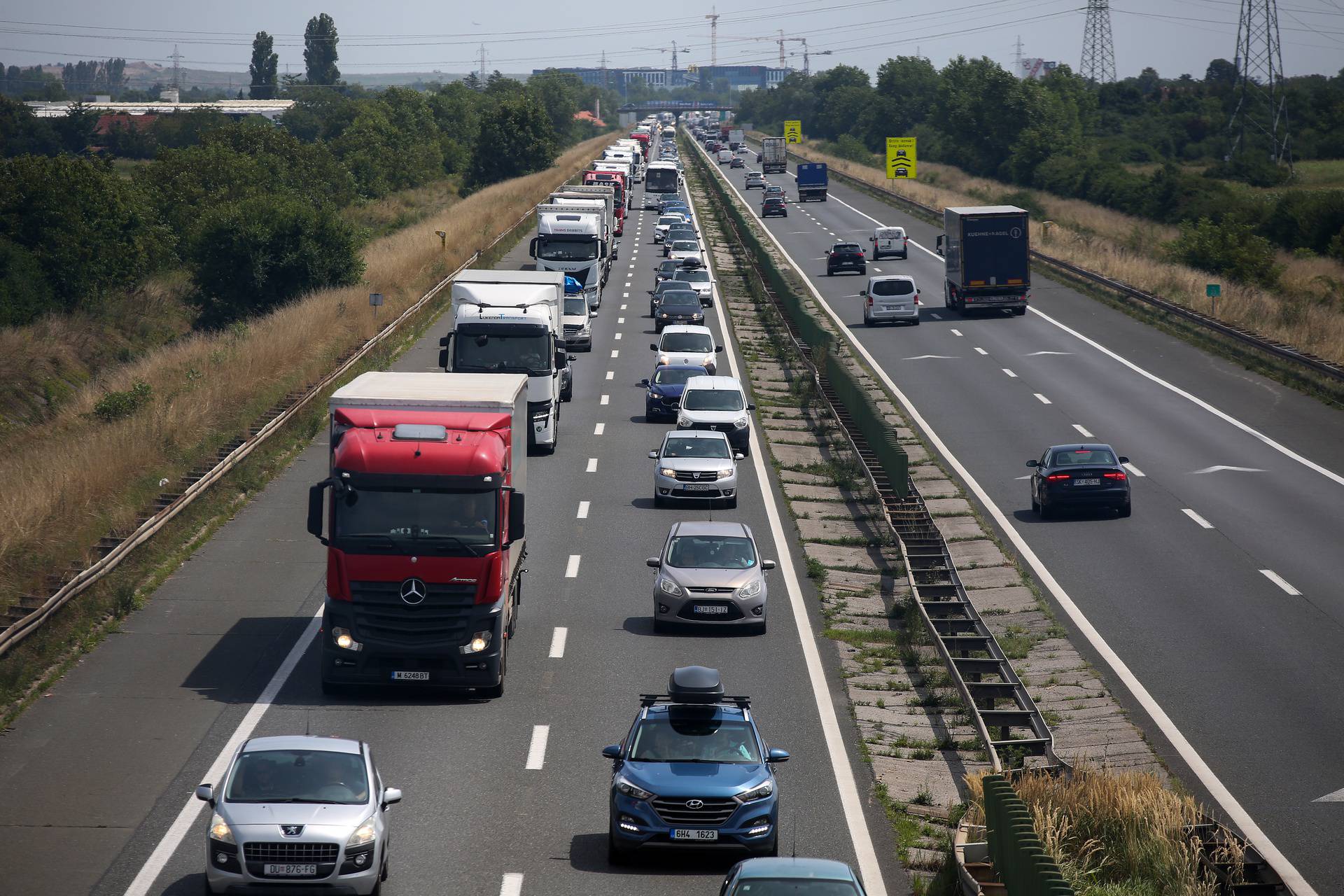 Zagreb: Kilometarske kolone pred naplatnom postajom Lučko