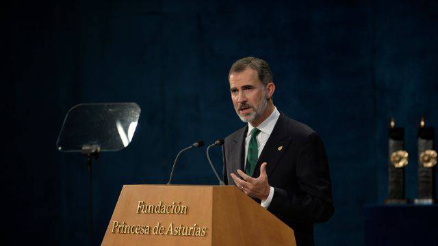 Spain's King Felipe delivers a closing speech at the 2017 Princess of Asturias Awards at the Campoamor theatre in Oviedo