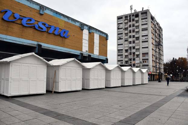 FOTO Slavonski Brod oblači svoje božićno ruho: Priprema grada za blagdansko ozračje