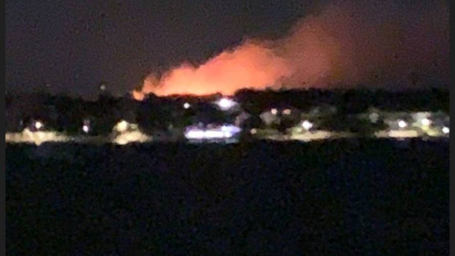 Požar u Zatonu: Izgorjela kamp kućica i dio borove šume