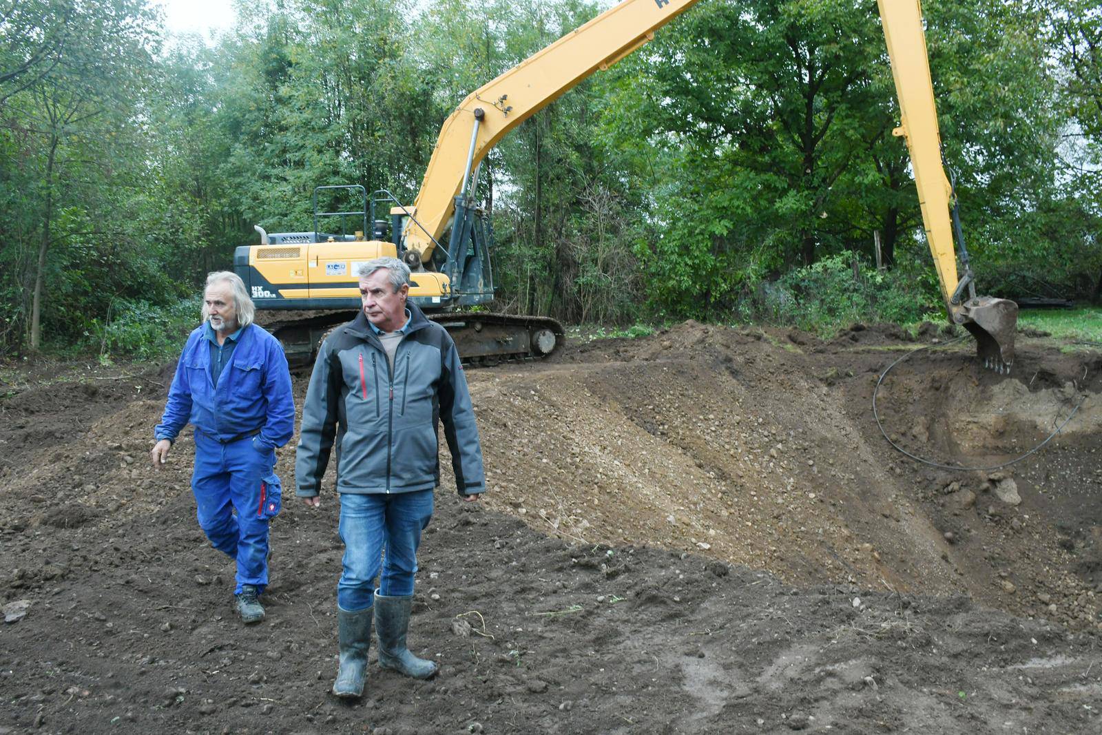 Započelo zatrpavanje rupa u Mečenčanima koje su nastale tijekom potresa