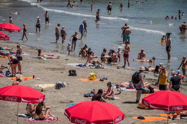 Gužva na splitskim Bačvicama