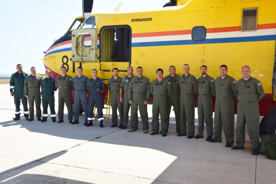FOTO Hrvatski piloti vratili se iz Francuske: 'Bila nam je čast pomagati u gašenju požara'