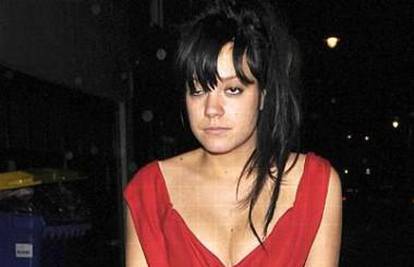 Lily Allen na Valentinovo pijano teturala ulicama