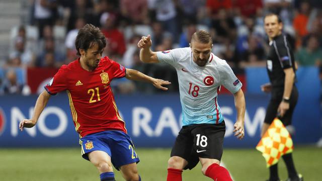 Spain v Turkey - EURO 2016 - Group D