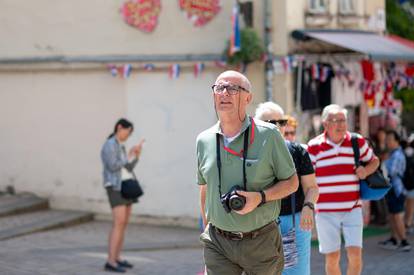 FOTO Zagreb pun turista, ne smetaju im ni paklene vrućine