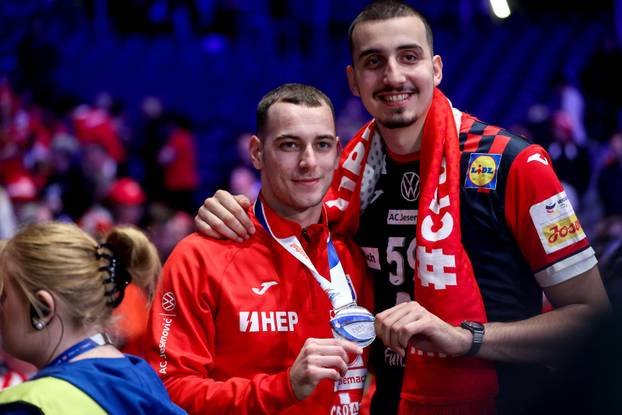 Hrvatski rukometaši slave s obiteljima osvajanje srebra 