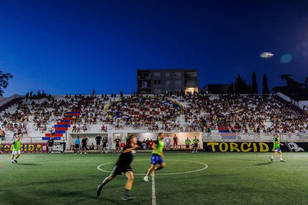 Split: Igrači Hajduka posjetili su Torciida kup