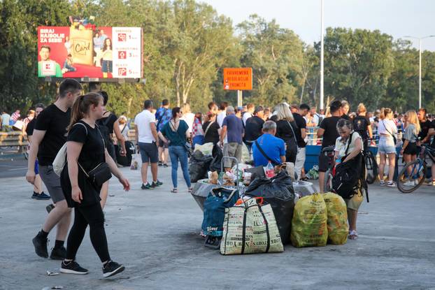 Zagreb: Stvaraju se ogromne gužve na samom ulazu na koncert Thompsoona