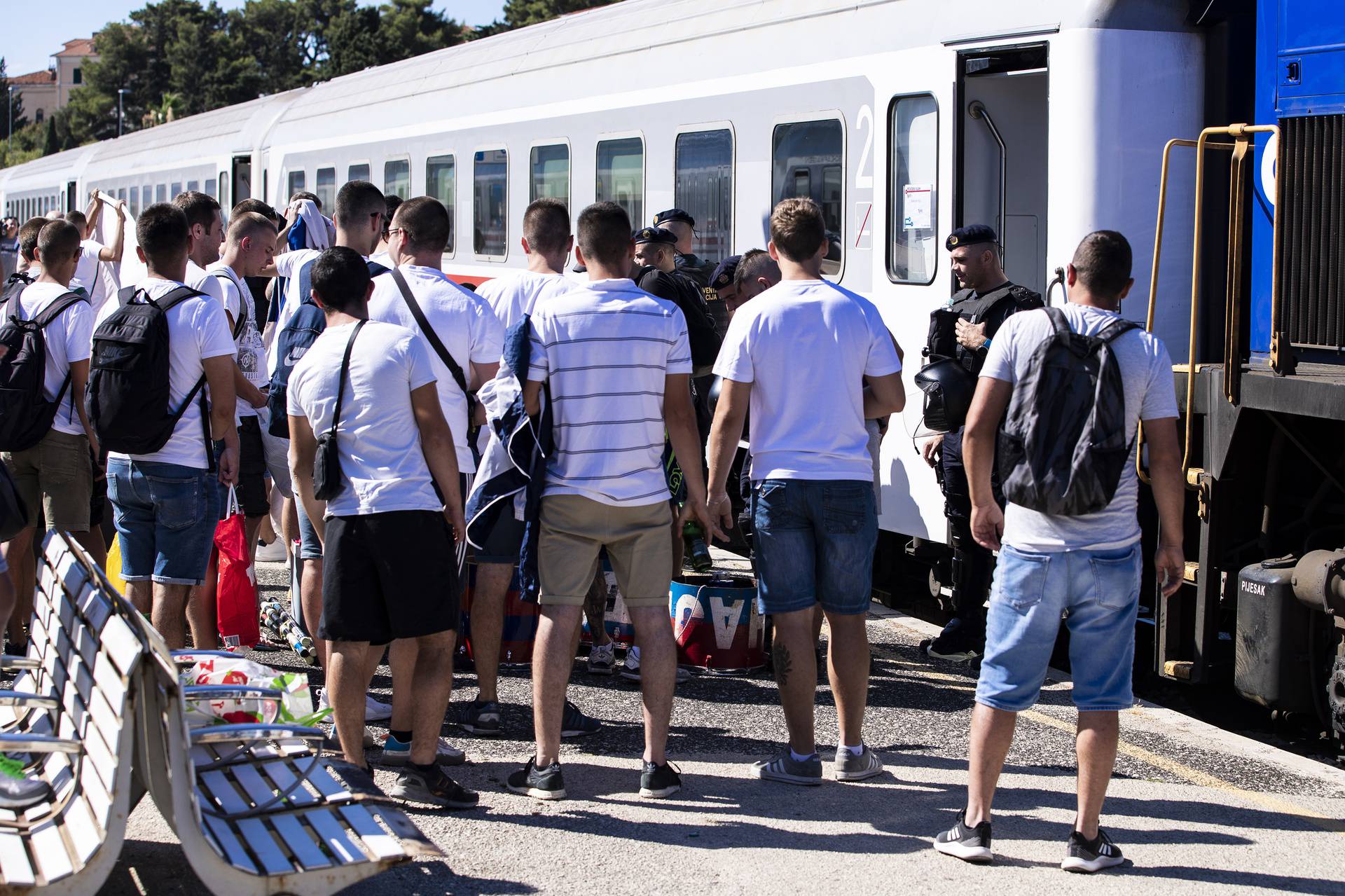 Split: Navijači Hajduka Bilim vlakom kreću prema Zagrebu na utakmicu Superkupa