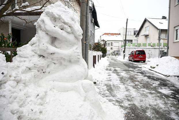 Zagreb:  Erotska skulptura od snijega
