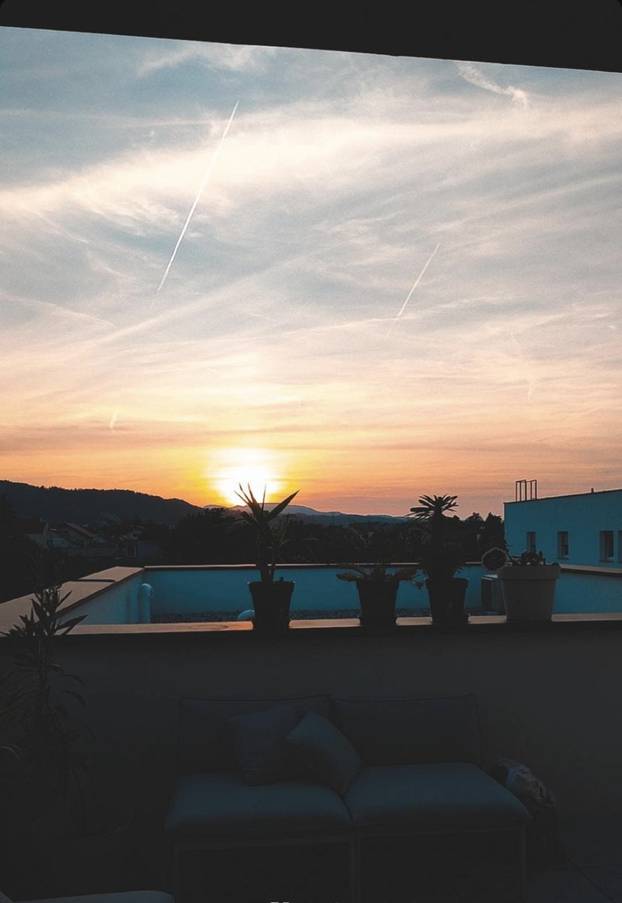 FOTO Naš poznati voditelj i žena mjesecima prodaju penthouse za skoro 400.000 eura! Zavirite