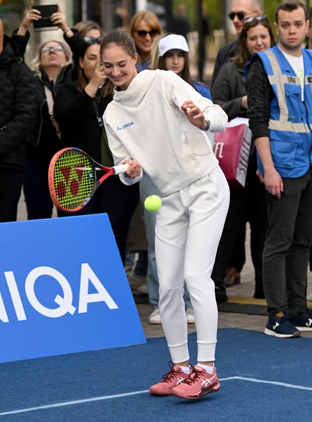 Zagreb: Goran Ivanišević odigrao je egzibicijski meč s mladom teniskom zvijezdom Lunom Vujović povodom predstavljanja zaklade UNIQUA SEE Future