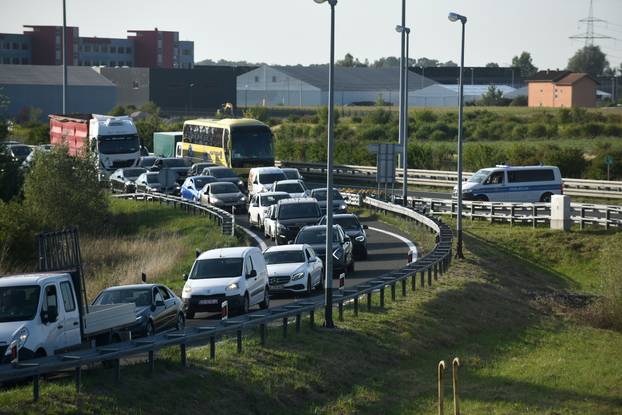 Zagreb: Lančani sudar na autocesti A3 kod Rugvice, jedna osoba poginula
