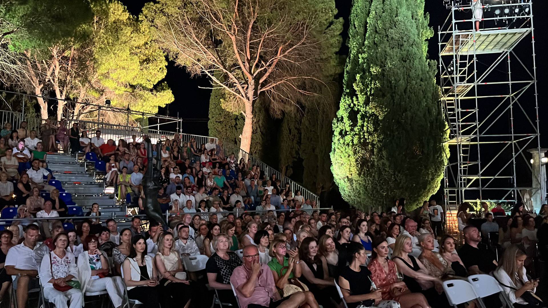 Melodija Jadrana otvorili  Tonči Huljić i Hana: 'Alba nije večeras ovdje, da je, sigurno bi ju čuli'