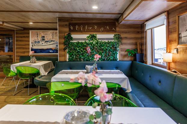 FOTO Zavirite u prvi brod-hotel u Hrvatskoj: Noćenje na ovom brodu u Rijeci ima posebnu čar