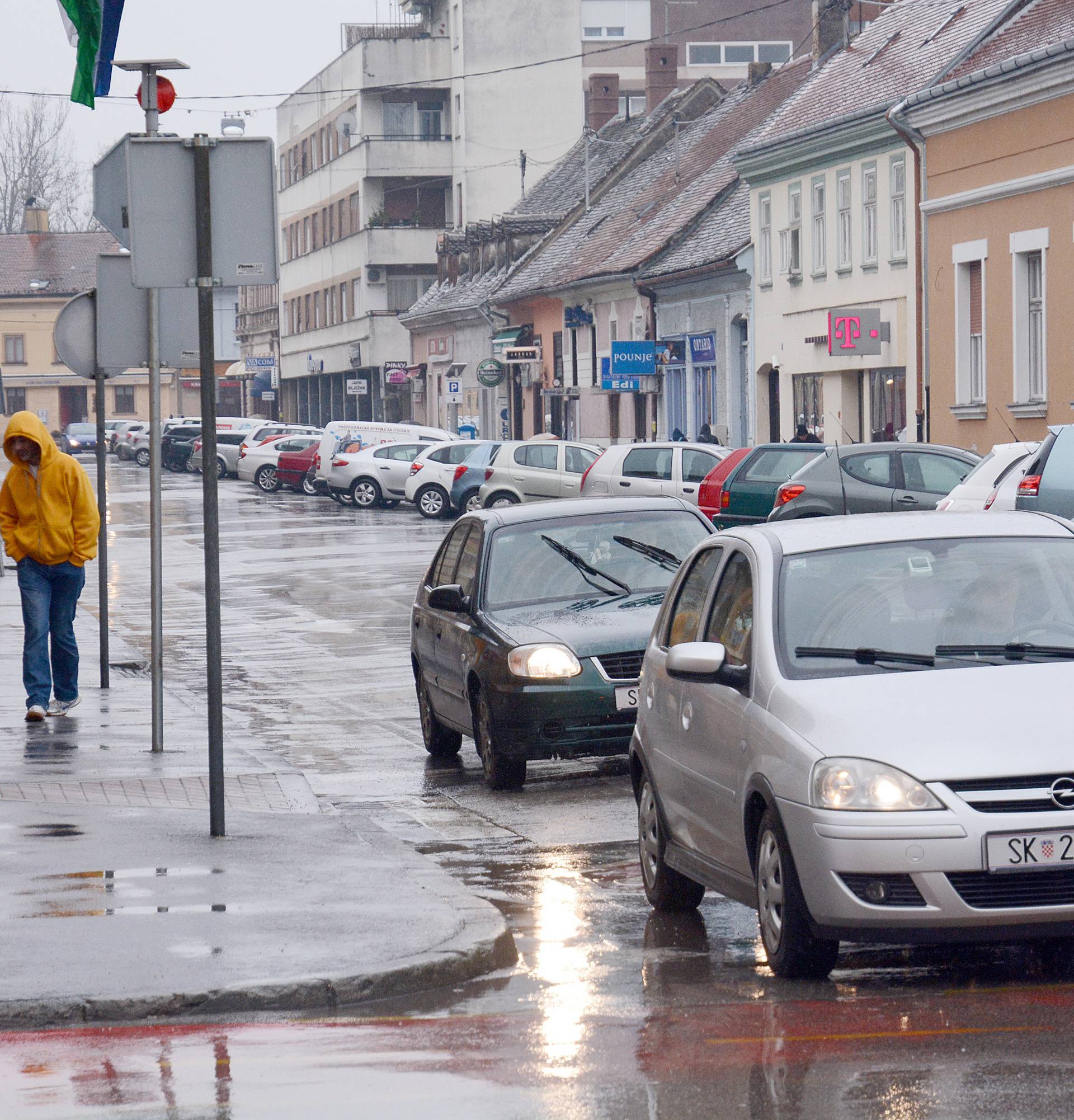 Nevrijeme: Na Biokovu prava mećava, snijeg i na Sljemenu...