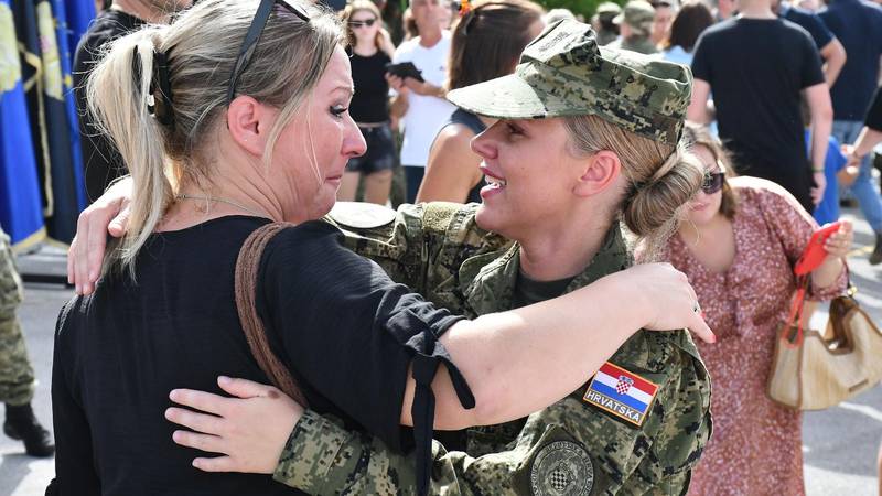 FOTO SUZE I ZAGRLJAJI Novi naraštaj ročnika ide na obuku