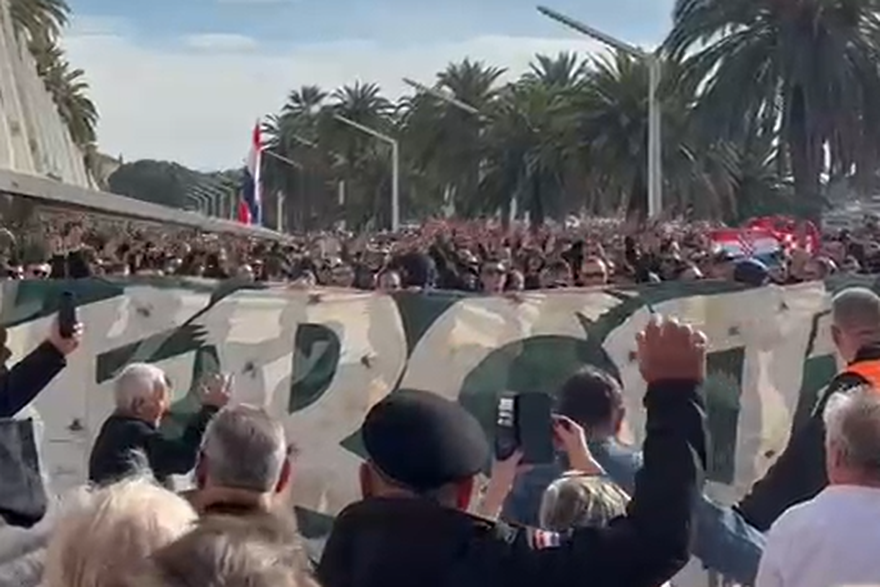 Split: Prosvjed na Rivi