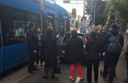 Sudarili se automobil i ZET-ov tramvaj: Nitko nije ozlijeđen...