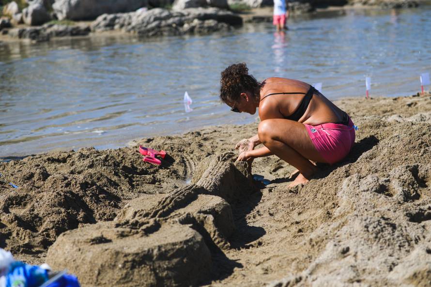 Prekrasne skulpture od pijeska uljepšale poznate plaže u Ninu