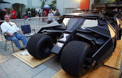 Batman nakon kabrioleta prešao na oklopno vozilo