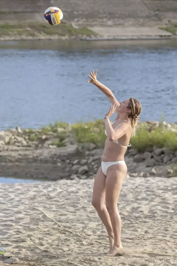 FOTO Zgodne legice okupirale Kopiku: Pogledajte tko je sve na osječkoj plaži  mamio poglede