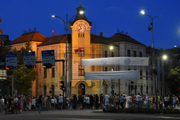 Niš: Ispred Osnovnog suda održan je prosvjed podrške pod nazivom "Svi smo mi Nikolina"