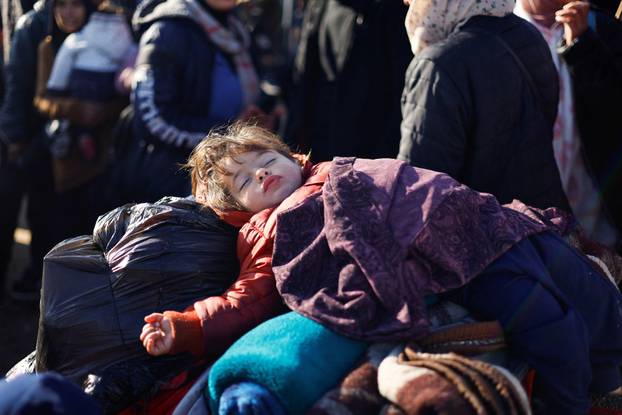 Displaced Palestinians wait to be allowed to return to their homes in northern Gaza, in the central Gaza Strip