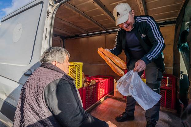 Katuni Kre&scaron;evo: Reporta&zcaron;a o dostavi kruha u malenim zaselcima Dalmatinske zagore