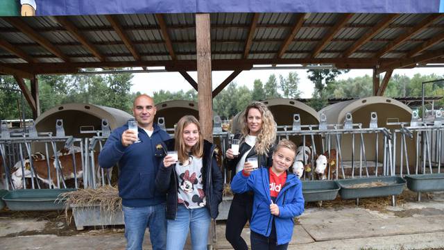 Svjetski dan školskog mlijeka na Zlata vrijednoj farmi PA-VITA