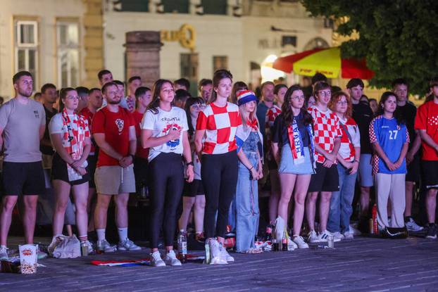 Osijek: Navijači gledaju utakmicu između Paname i Hrvatske