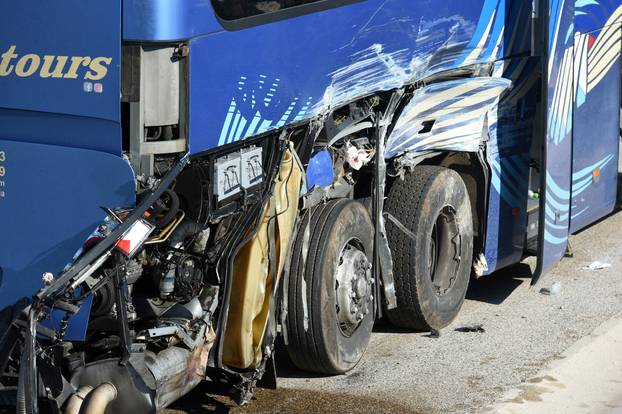 Kod odmorišta Jasenice na autocesti A1 autobus izletio s ceste