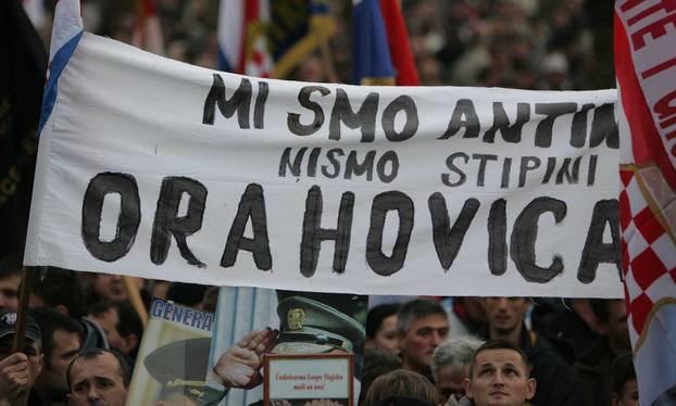 ARHIVA - Prepuna splitska riva tijekom skupa podrške uhićenom generalu  