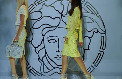 Versace: Ljetni glamur dolazi u bijeloj koži i morskim detaljima